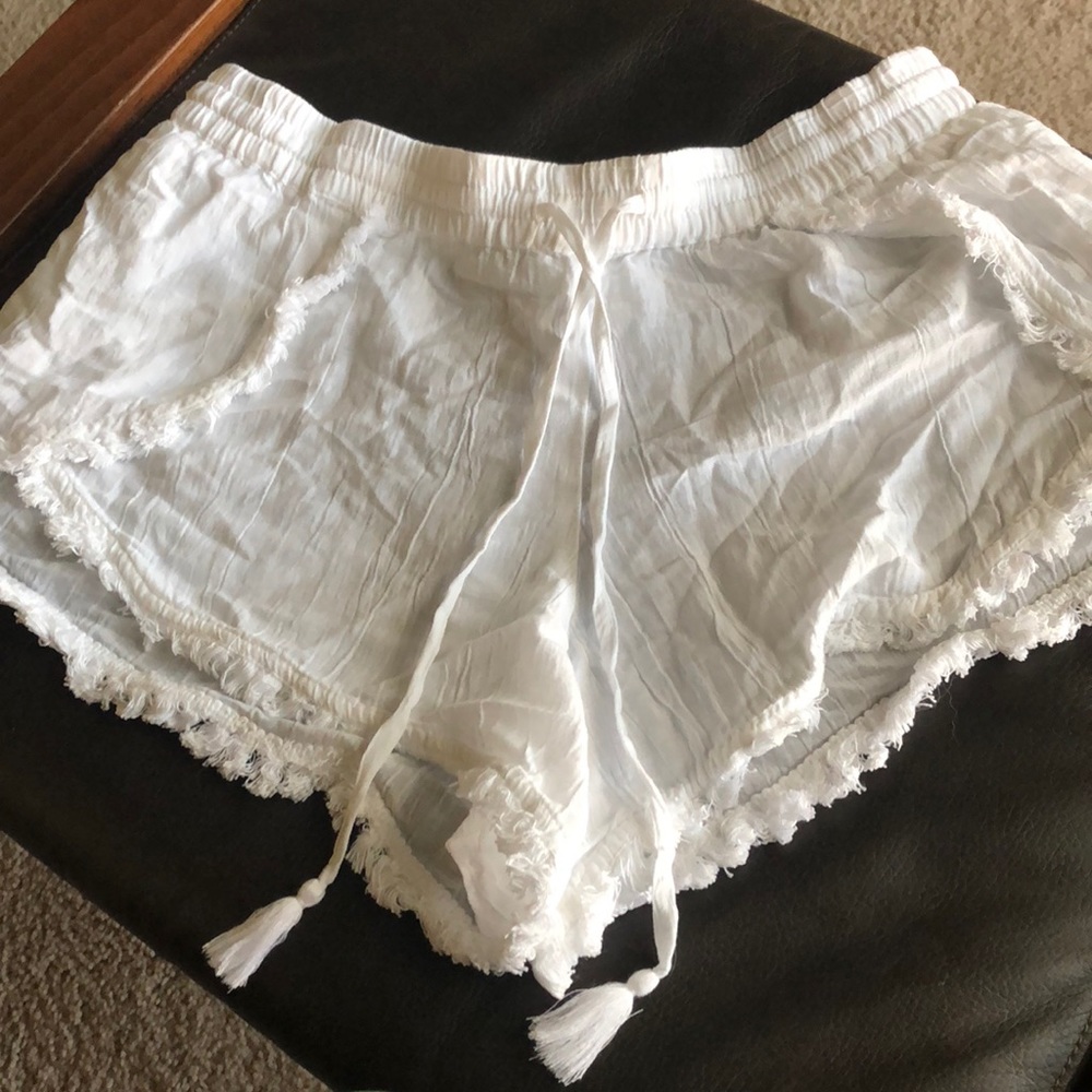 Gap Body white shorts